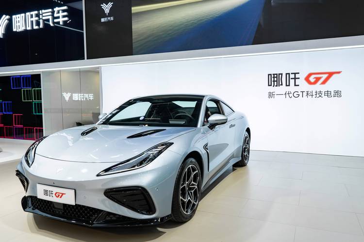 东莞78哪吒汽车在智能汽车领域的表现，领途汽车在新能源汽车市场中的影响力